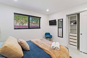 Home 6 Mi to Hollywood Beach: Grill, Swim, Relax