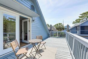 Walk to Ocean & Golf: North Myrtle Beach Home!