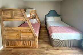 Walk to Ocean & Golf: North Myrtle Beach Home!