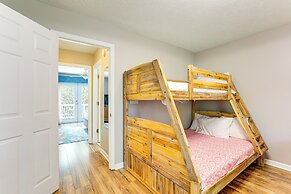 Walk to Ocean & Golf: North Myrtle Beach Home!