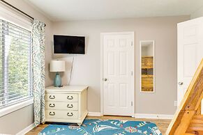 Walk to Ocean & Golf: North Myrtle Beach Home!