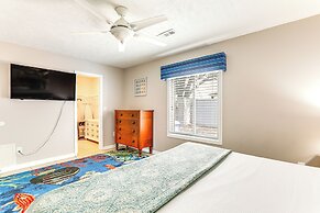 Walk to Ocean & Golf: North Myrtle Beach Home!