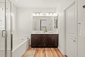 Comfort Style Home Near the Airport