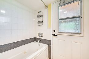 2 Mi to Fisherman's Village: Punta Gorda Home