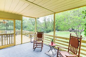 3 Mi to Dtwn Asheville: Duplex w/ Spacious Yard!