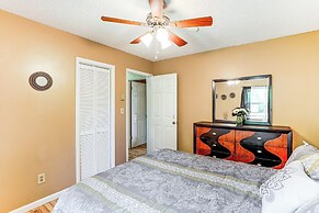 3 Mi to Dtwn Asheville: Duplex w/ Spacious Yard!