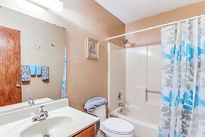 3 Mi to Dtwn Asheville: Duplex w/ Spacious Yard!