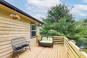 3 Mi to Dtwn Asheville: Duplex w/ Spacious Yard!