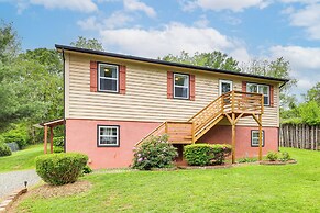 3 Mi to Dtwn Asheville: Duplex w/ Spacious Yard!