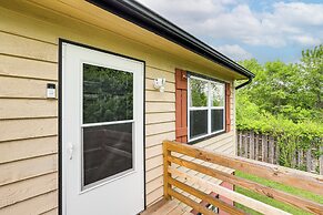 3 Mi to Dtwn Asheville: Duplex w/ Spacious Yard!