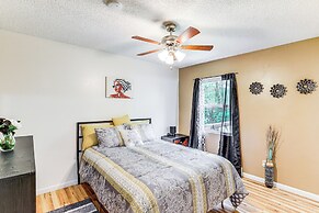 3 Mi to Dtwn Asheville: Duplex w/ Spacious Yard!