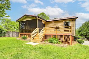 3 Mi to Dtwn Asheville: Duplex w/ Spacious Yard!