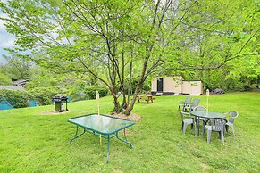 3 Mi to Dtwn Asheville: Duplex w/ Spacious Yard!