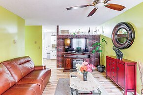 3 Mi to Dtwn Asheville: Duplex w/ Spacious Yard!