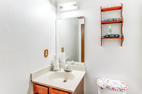 3 Mi to Dtwn Asheville: Duplex w/ Spacious Yard!