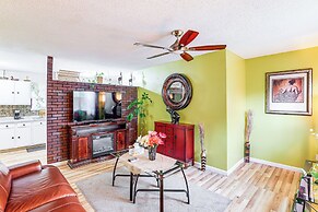 3 Mi to Dtwn Asheville: Duplex w/ Spacious Yard!