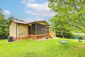 3 Mi to Dtwn Asheville: Duplex w/ Spacious Yard!