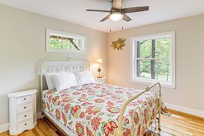 Farm On-site: Mtn-view Cottage in Hendersonville!