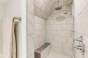 Farm On-site: Mtn-view Cottage in Hendersonville!