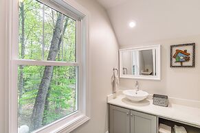 Farm On-site: Mtn-view Cottage in Hendersonville!