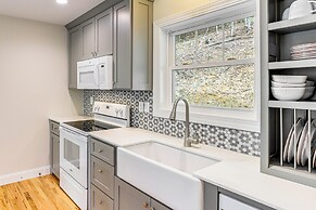 Farm On-site: Mtn-view Cottage in Hendersonville!