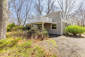 3 Mi to Cape Cod Bay: Marshfield Home w/ Balcony!
