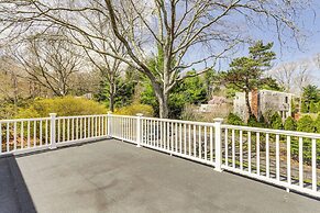 3 Mi to Cape Cod Bay: Marshfield Home w/ Balcony!