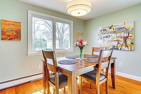3 Mi to Cape Cod Bay: Marshfield Home w/ Balcony!