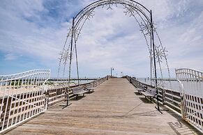 1 Mi to Boardwalk: Convenient North Beach Apt!