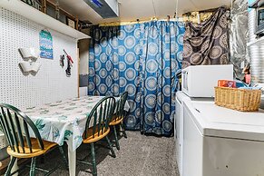 1 Mi to Boardwalk: Convenient North Beach Apt!