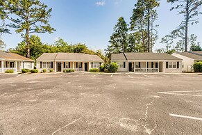 9 Mi to Moody Afb: Newly Updated Condo Near Dining