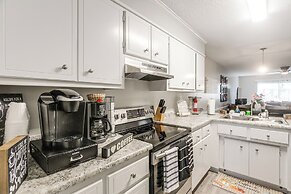 9 Mi to Moody Afb: Newly Updated Condo Near Dining