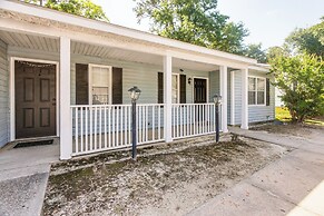 9 Mi to Moody Afb: Newly Updated Condo Near Dining