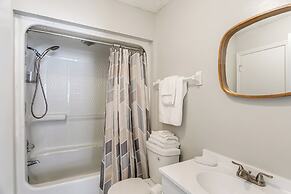 9 Mi to Moody Afb: Newly Updated Condo Near Dining