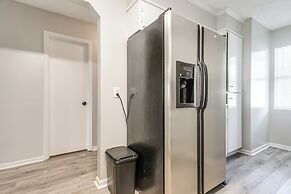 9 Mi to Moody Afb: Newly Updated Condo Near Dining