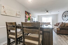 9 Mi to Moody Afb: Newly Updated Condo Near Dining