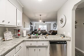 9 Mi to Moody Afb: Newly Updated Condo Near Dining