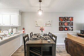 9 Mi to Moody Afb: Newly Updated Condo Near Dining