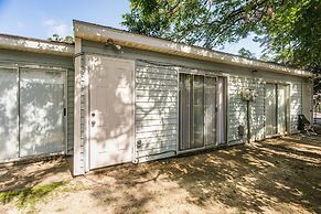 9 Mi to Moody Afb: Newly Updated Condo Near Dining