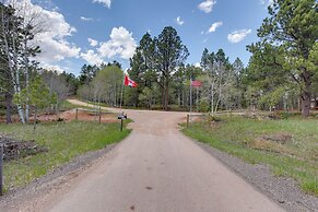 Black Hills Vacation Lodge: Deck & Fire Pit!