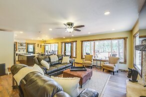 Black Hills Vacation Lodge: Deck & Fire Pit!
