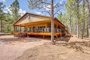 Black Hills Vacation Lodge: Deck & Fire Pit!