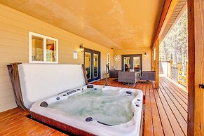 Black Hills Vacation Lodge: Deck & Fire Pit!