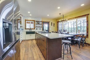 Black Hills Vacation Lodge: Deck & Fire Pit!