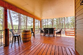 Black Hills Vacation Lodge: Deck & Fire Pit!