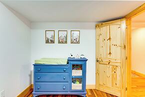 Mtn-view Deck: Scenic Conway Log Cabin!