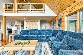 Mtn-view Deck: Scenic Conway Log Cabin!