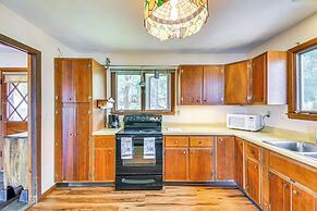 < 1 Mi to State Park: Trumansburg Cottage w/ Deck!