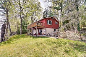 < 1 Mi to State Park: Trumansburg Cottage w/ Deck!