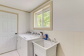 14 Mi to Dtwn: Secluded Stay in Murphy!